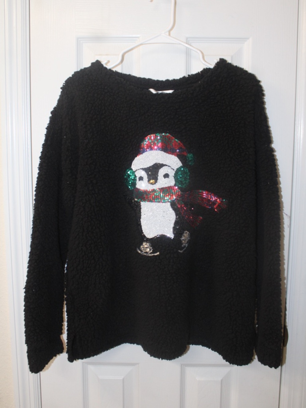 Time and Tru M 8-10 Black Sherpa Sweater with Sequin Penguin